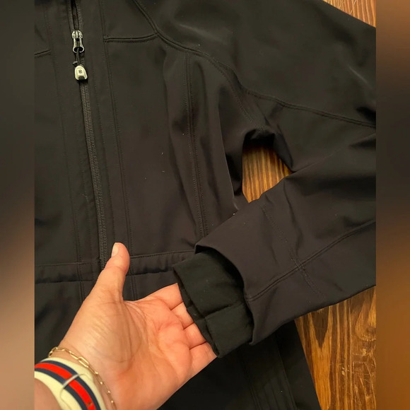 LULULEMON ATHLETICA Black Coat Fleece Lined Hood Cinch Waist Pockets Rain Proof - Picture 3 of 10